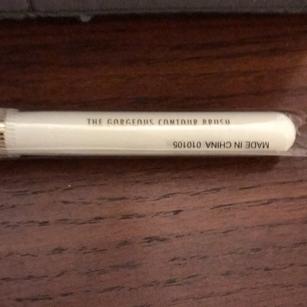 Gigi Gorgeous Contour Brush new